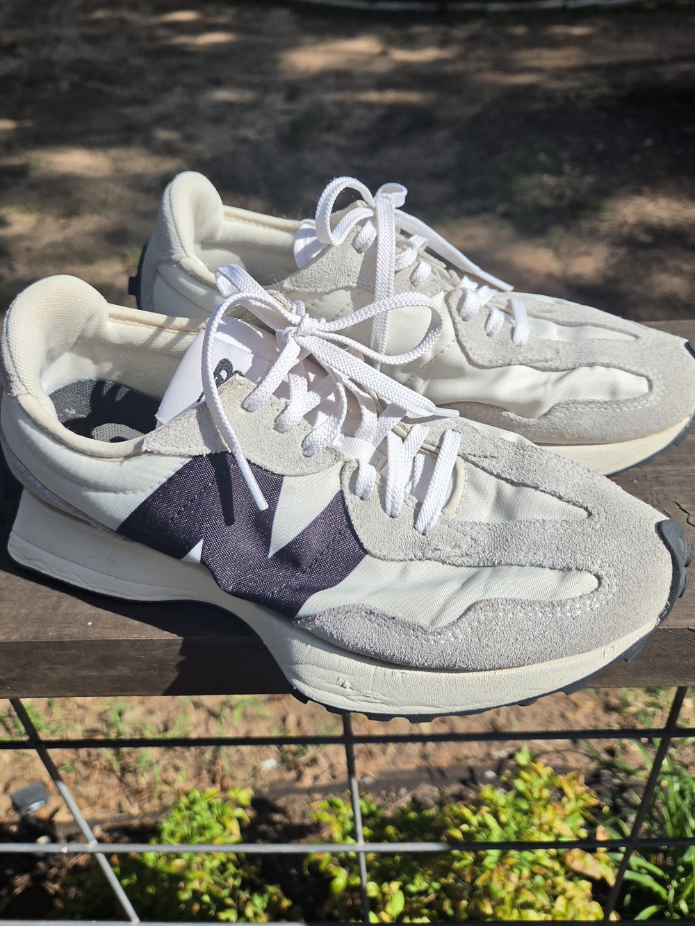 New Balance Womem's White/Gray & Black 327-Style Runner